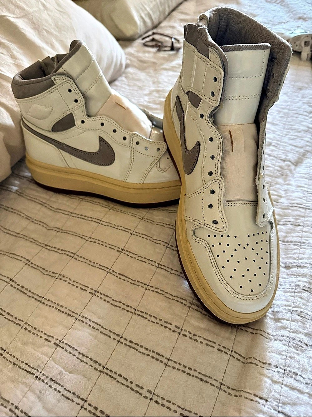 Nike Air Jordan 1 High OG High-Top Sneakers White & Brown US 8
